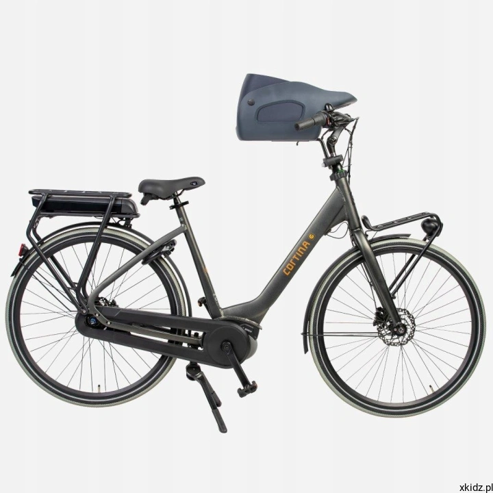Koszyk rowerowy dla psa KVISP Midnight Grey S zamontowany na kierownicy roweru miejskiego