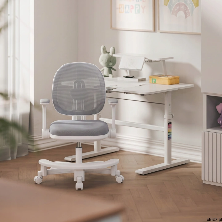 Fotel obrotowy Mark Adler Junior 3.6 Grey - neutralna szarość w pokoju ucznia