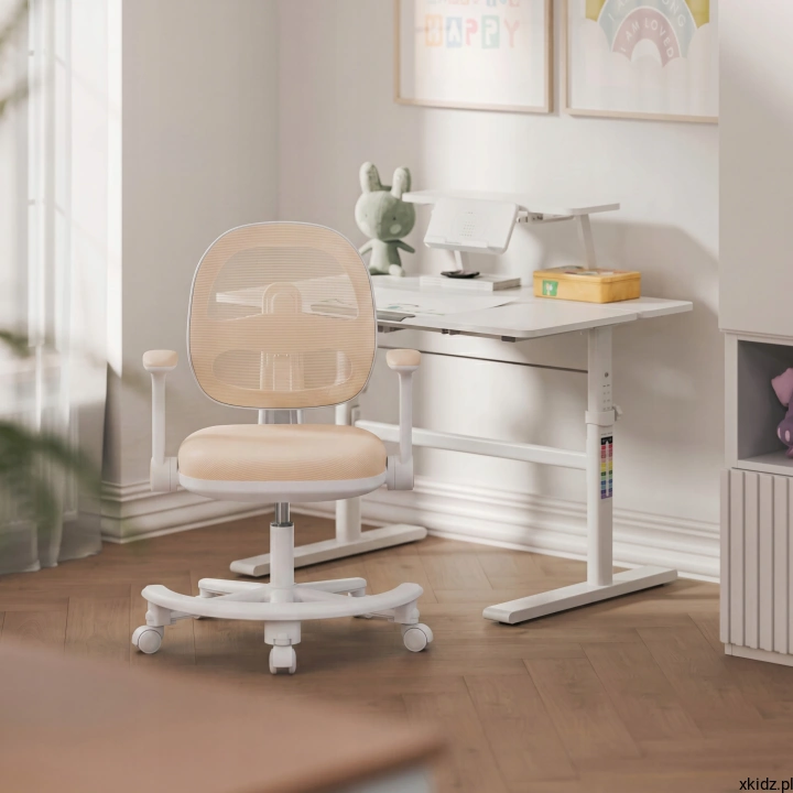 Fotel do biurka Mark Adler Junior 3.6 Beige - stonowana beżowa kolorystyka w pokoju ucznia