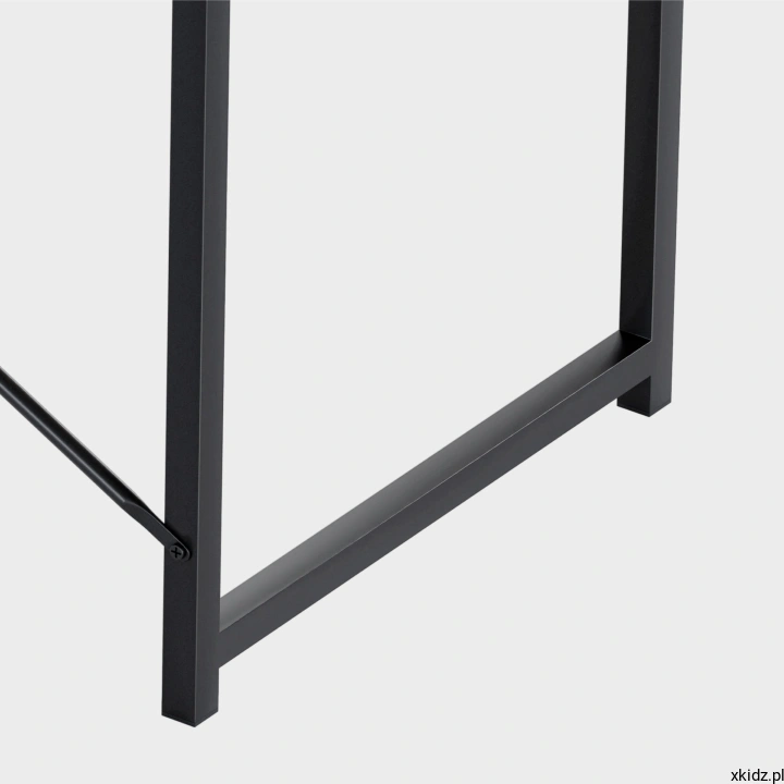 Biurko Mark Adler Leader 5.9 Black – stalowy stelaż malowany proszkowo i regulowane stopki
