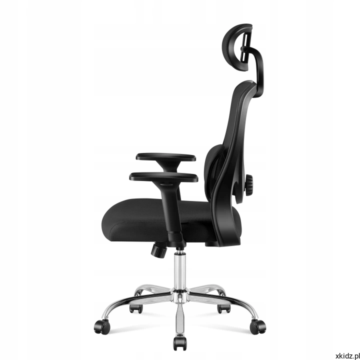 Fotel biurowy Mark Adler Manager 3.2 Black - widok całego fotela z boku