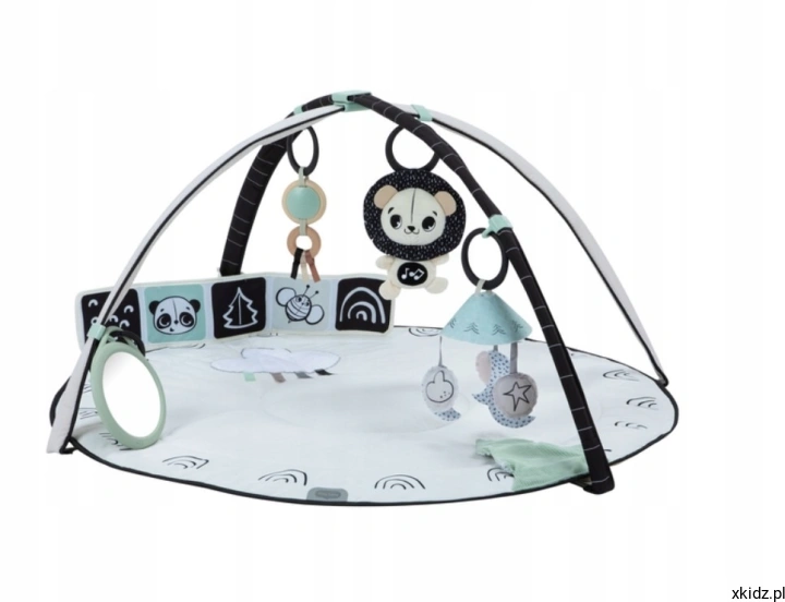 Mata edukacyjna Tiny Love Decor z pałąkami - widok całej czarno-białej maty z zawieszkami