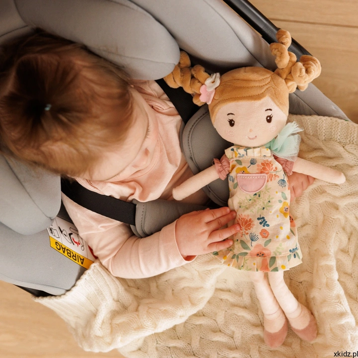 Lalka przytulanka szmacianka BabyOno Lucy 31 cm - twarz i włosy lalki z bliska