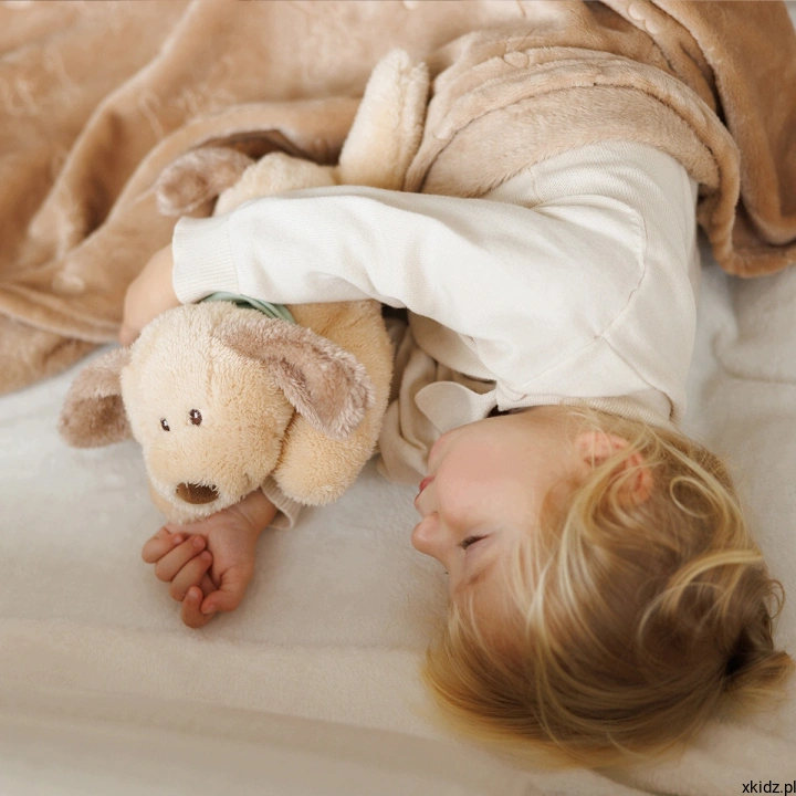 Termofor z pestkami wiśni Babyono piesek Cherry - miękkie futerko przytulanki z bliska