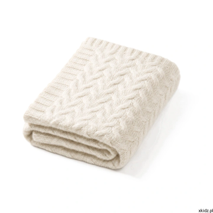 Kocyk z wełny merino Babyono 75x100 cm Ecru - kremowy kocyk rozłożony na białym tle