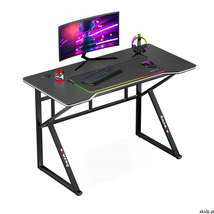 Czarne biurko gamingowe Huzaro HERO 1.6 Black 120 cm z monitorem, klawiaturą i słuchawkami