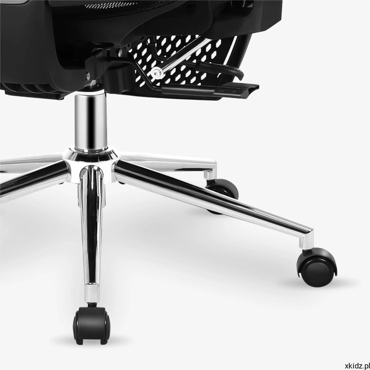 Fotel biurowy Mark Adler Expert 5.7 Black - podstawa z pięcioma kółkami i siłownikiem gazowym